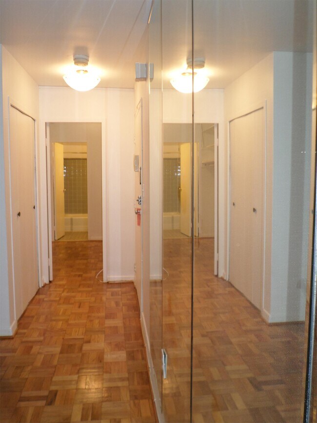 Foto del edificio - 4600 Connecticut Ave NW