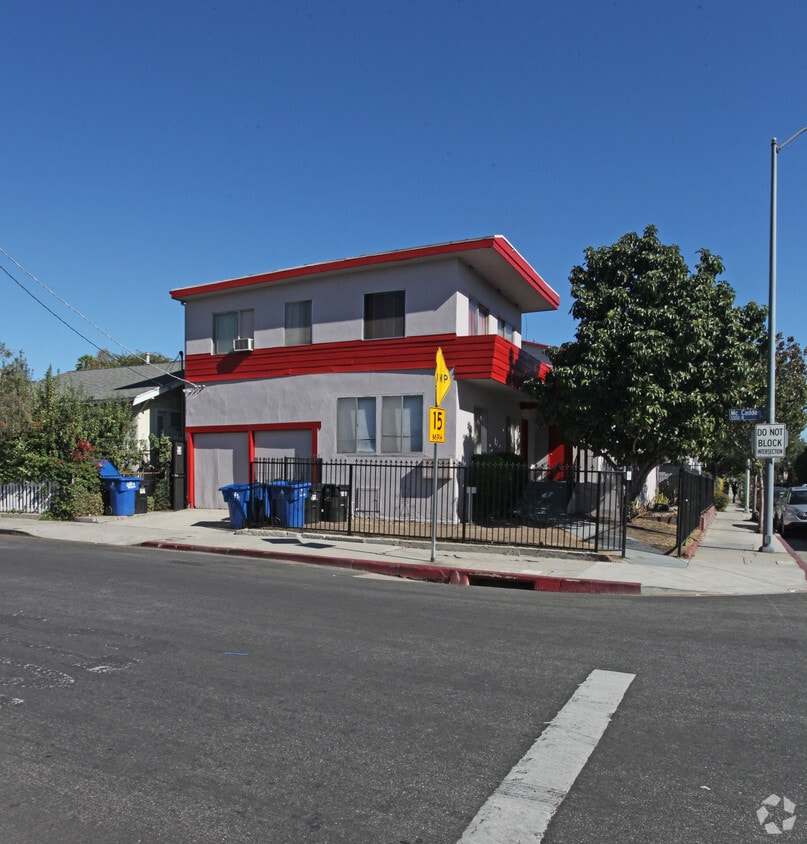 Primary Photo - 1302 N Mccadden Pl