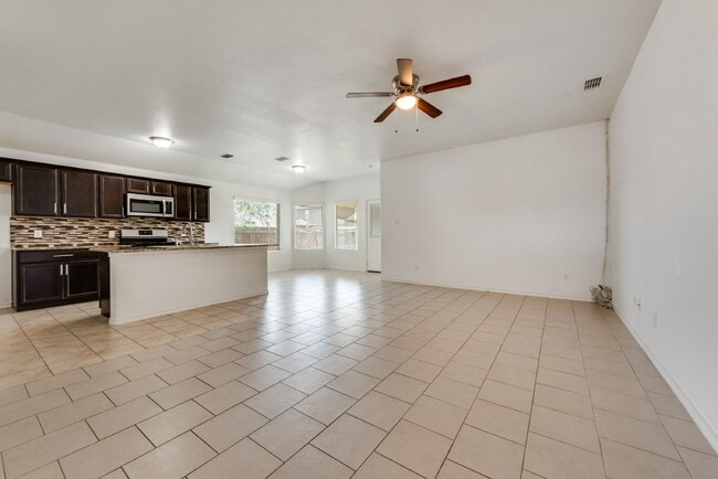 Building Photo - Attractive 4-Bedroom Home in Villages of Eagle Mountain!