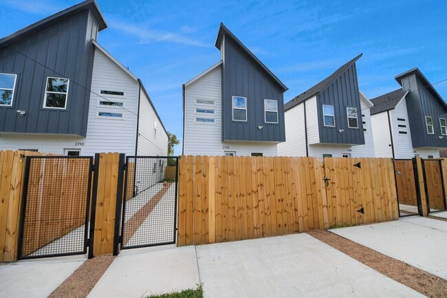 Foto del edificio - 2708 Bostic St