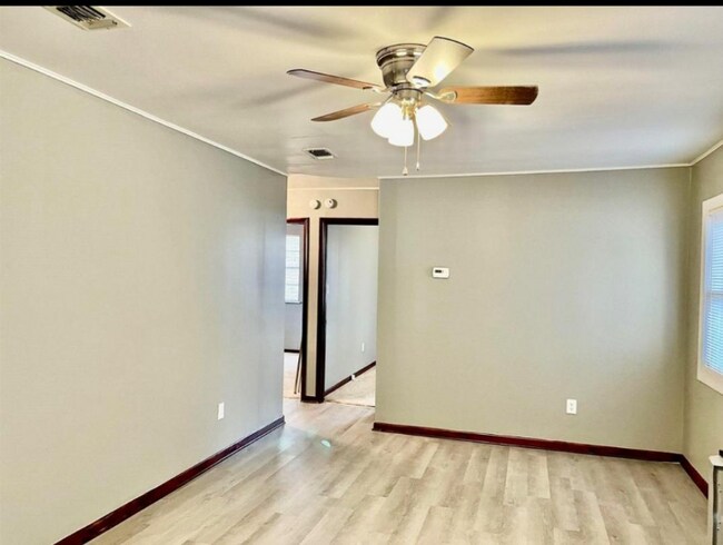 Foto del edificio - 309 E 12th St