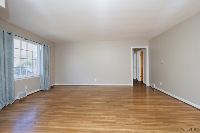 Foto del edificio - 2470 Eggert Rd