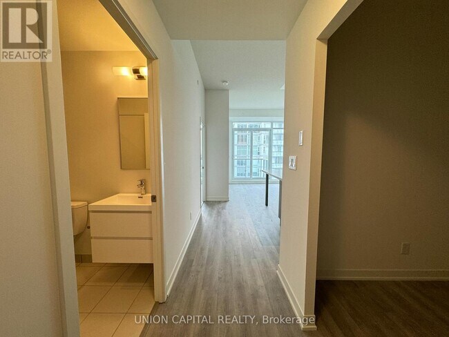 Photo du bâtiment - 8119-8119 Birchmount Rd