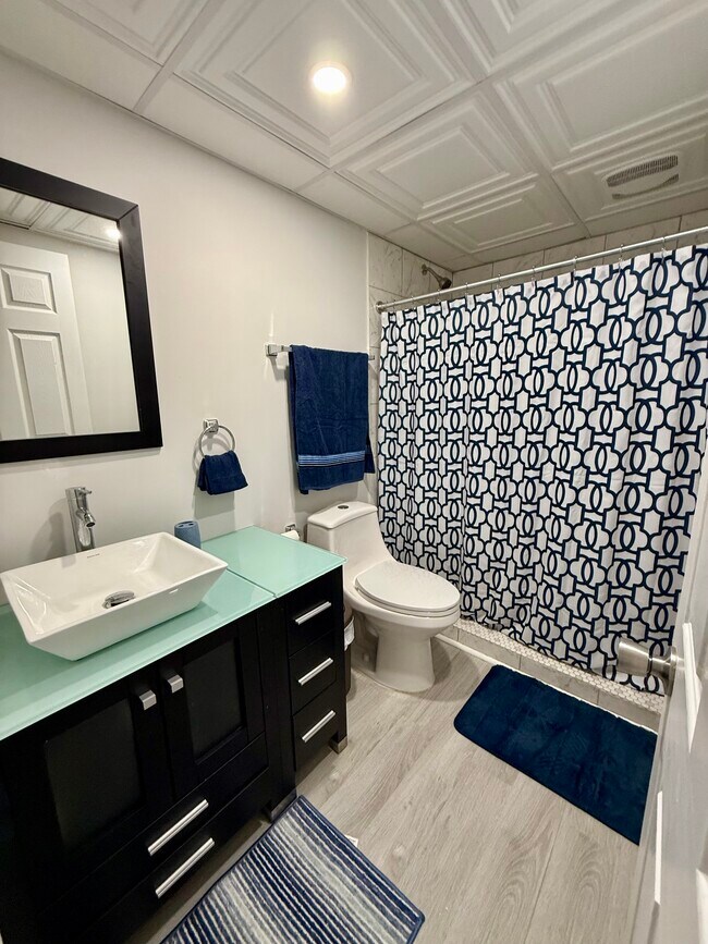 Foto del edificio - 2228 E Main St