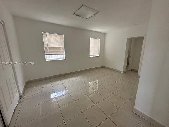 Building Photo - 811 NW 101st St