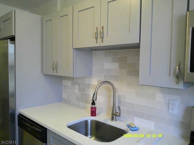 Foto del edificio - 7 Bashford Ave