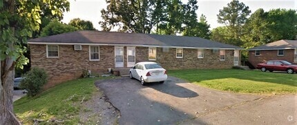 Building Photo - 414 Martha Ln