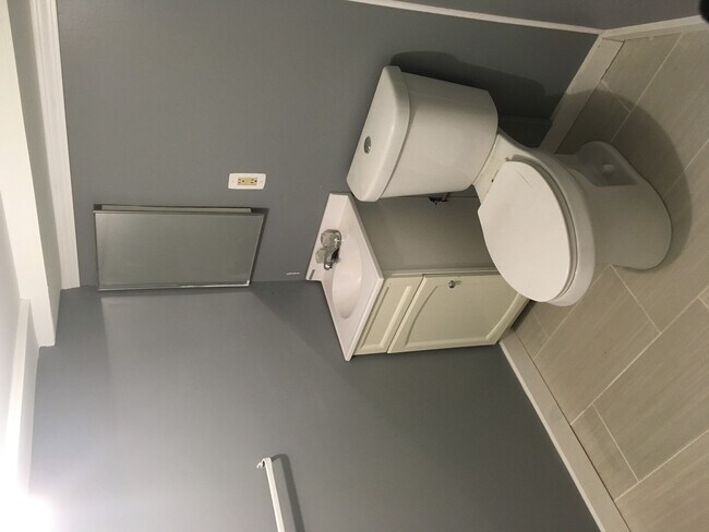 Foto del edificio - 393 Wellington Ave