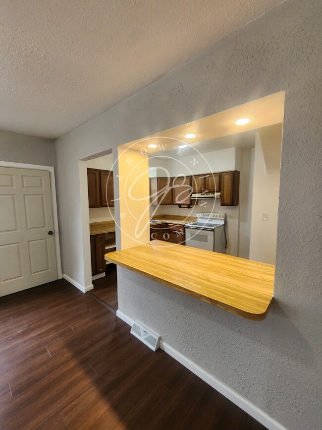 Building Photo - 3 bed 1.5 bath in Library Village-West Tol...