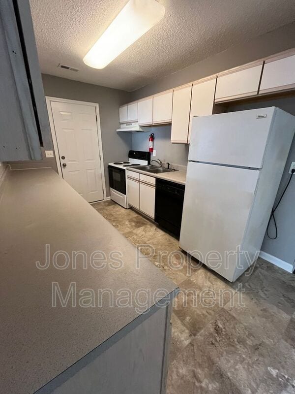 Building Photo - 804 Pine St