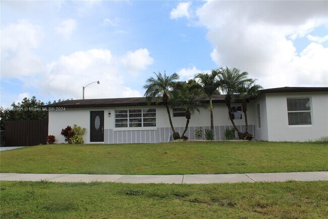Building Photo - 30055 SW 143rd Ct