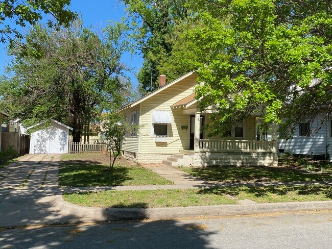 Building Photo - 347 S Green St