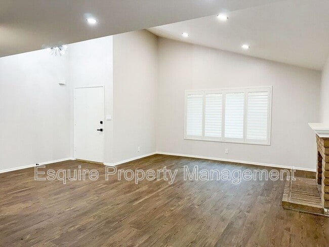 Building Photo - 1630 Helm Dr