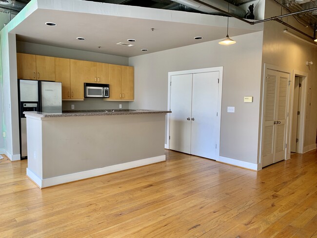 Kitchen/living room - 33 Ponce de Leon Ave NE