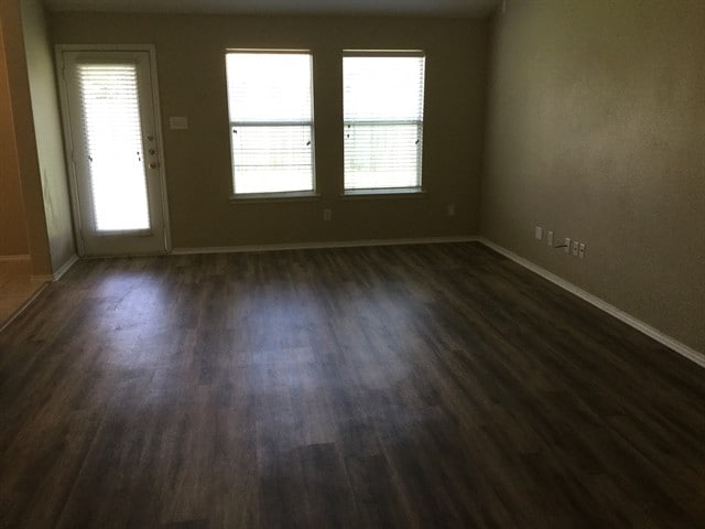 Building Photo - 1804 Heron Dr
