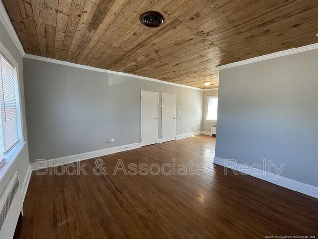 Foto del edificio - 1301 S 10th St