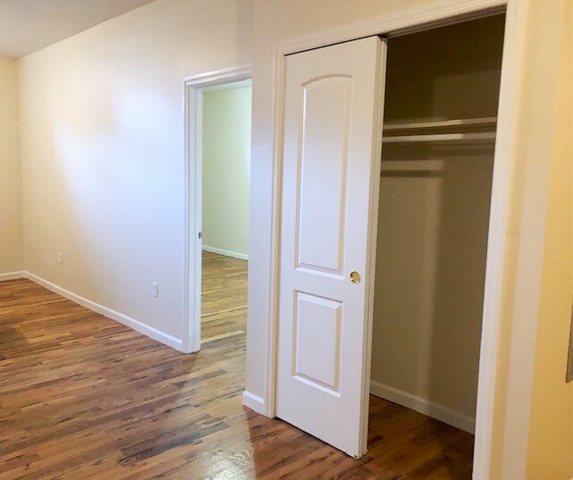 Sala de estar / Armario - 213 Broad St