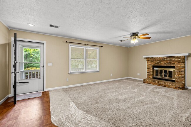 Foto del edificio - Immaculate 4BR Home with In Law Suite in Prime Location