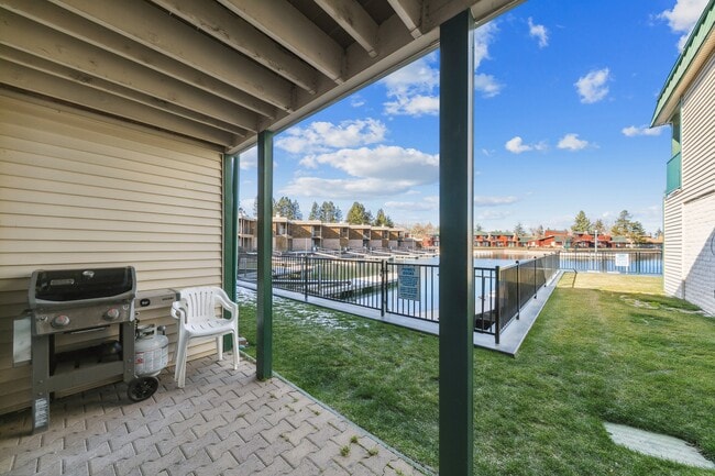 Building Photo - 439 Ala Wai Blvd