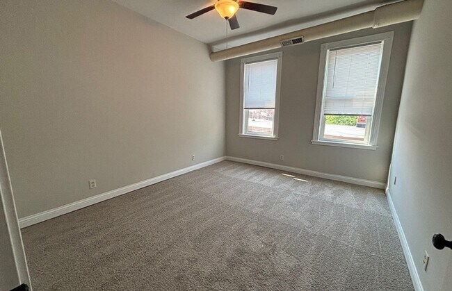 Foto del edificio - 3241 Jefferson Ave