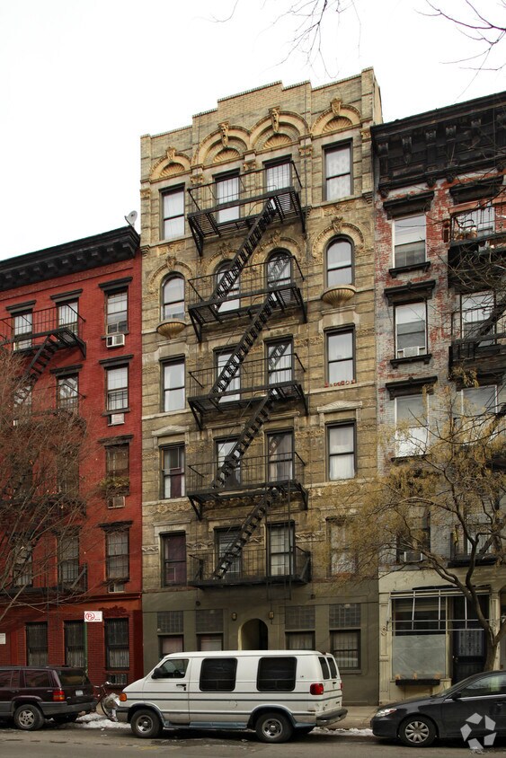 Foto del edificio - 221 E 5th St