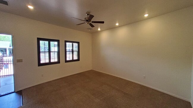 Building Photo - Three Bedroom with Amazing Views