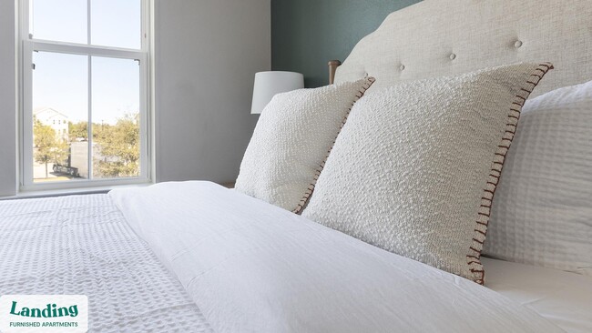 Building Photo - 215 Hunters Lk Wy