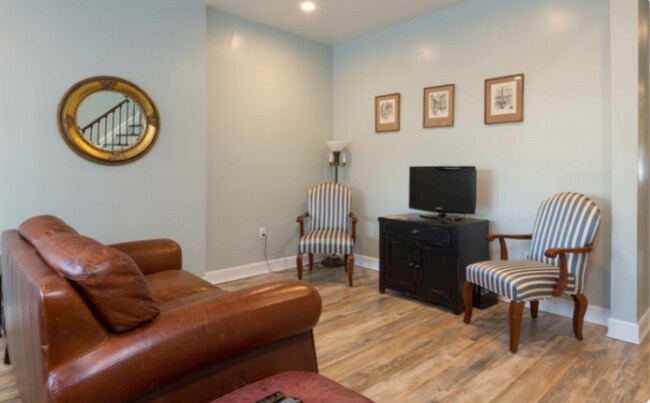 Living room - 554 Summit Ave