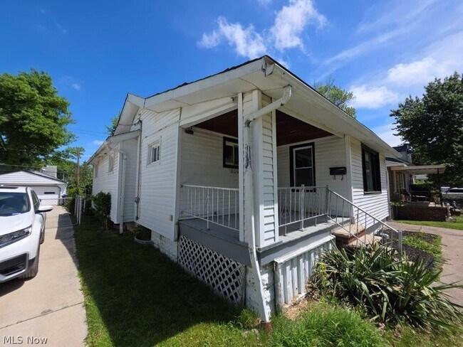 Foto del edificio - 20632 Woodstock Ave