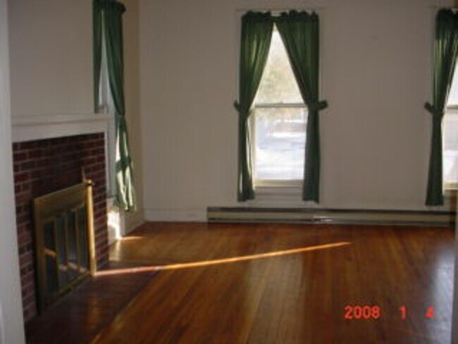 Foto del edificio - West Pleasant St - 004