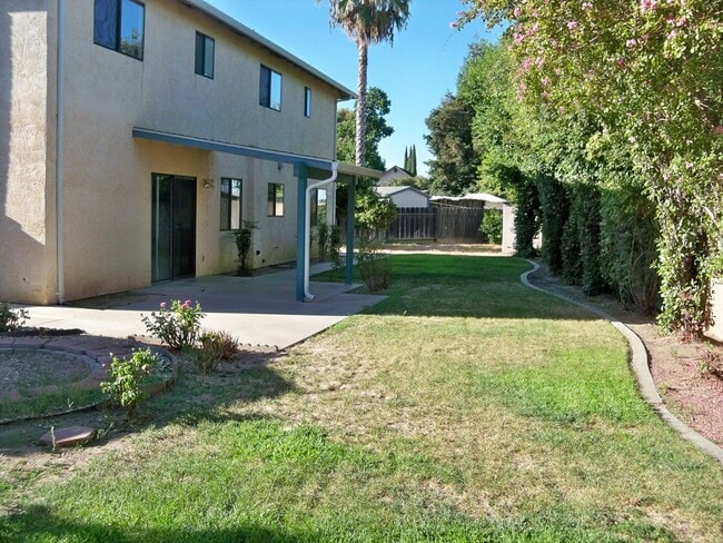 Building Photo - 2124 Sunny Oak Ct