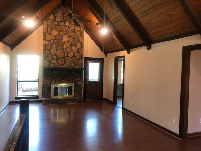 Sala de estar - 1117 Henry Dr