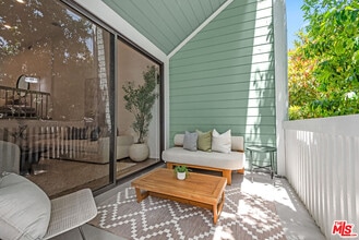 Building Photo - 3516 Vía Dolce