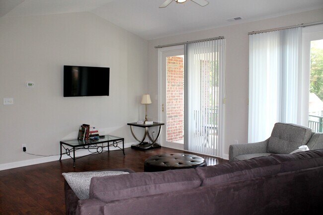 Building Photo - 2137 Creswell Dr