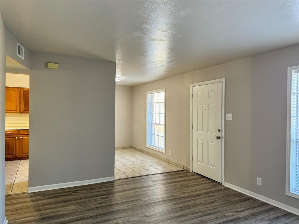 2102 5th Ave N Unit 7, Texas City, TX 77590 Room for Rent in Texas City, TX