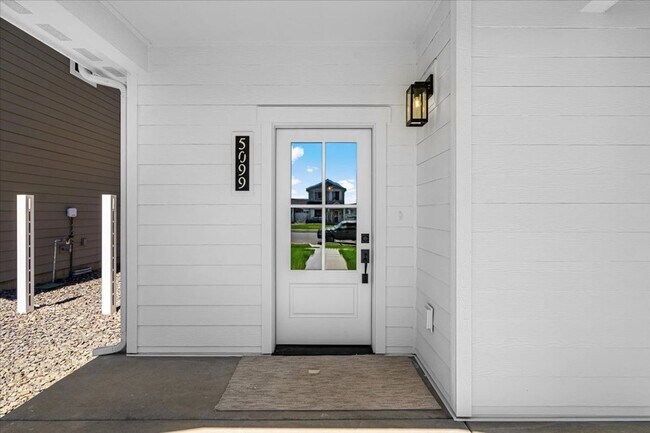 Building Photo - Experience Spacious Luxury: 4 Bedroom, 3 Bath Two-Story Rental Home Awaits