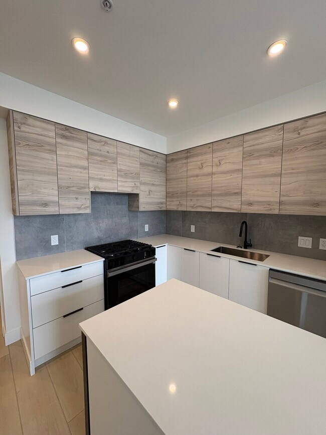 Photo du bâtiment - 30490 Cardinal Av