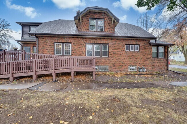 Sode - 736 Orange Ave E