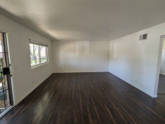 Building Photo - 2 Bedroom-1 Bathroom Condo in Santee (Tras...