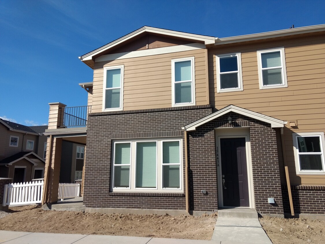 Primary Photo - Spectacular 3 BED/2.5 BATH West Arvada Tow...