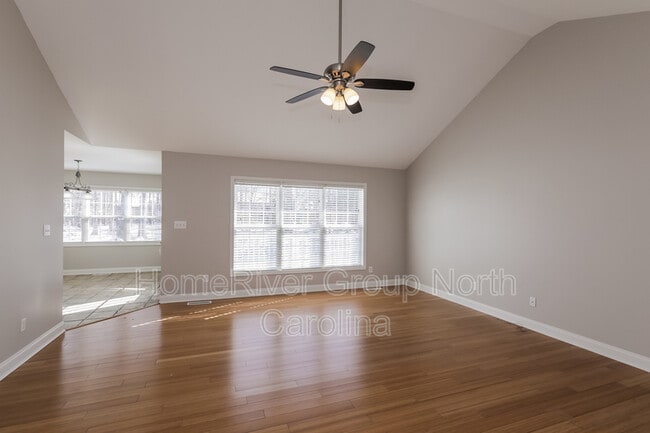 Building Photo - 1608 Battle Ln
