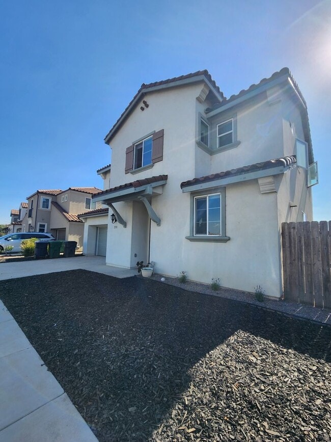 Building Photo - 231 Ninos Dr