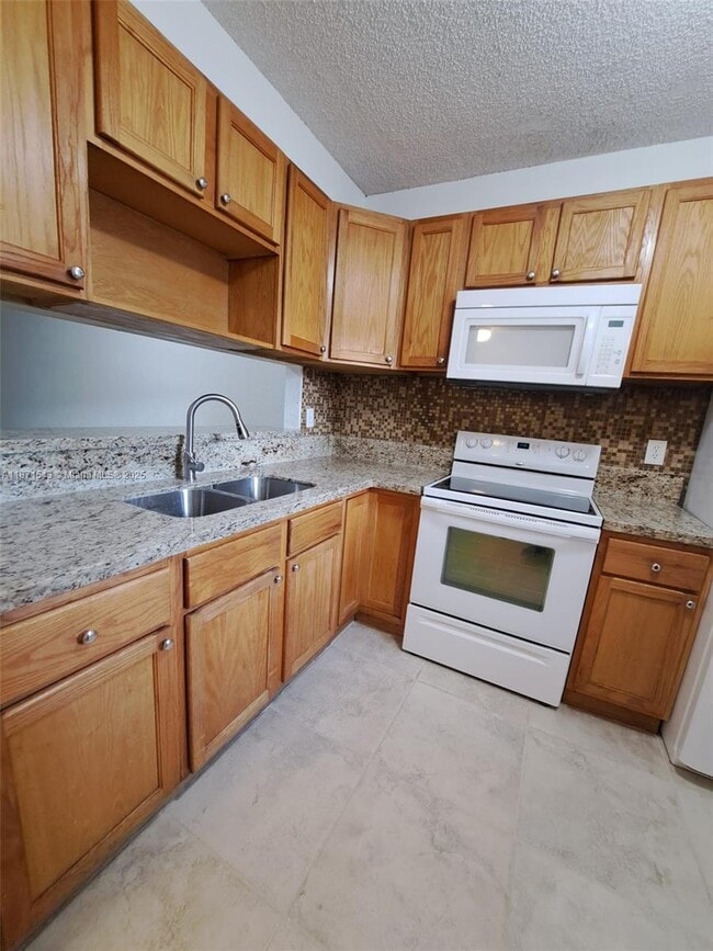 Foto del edificio - 3410 Foxcroft Rd
