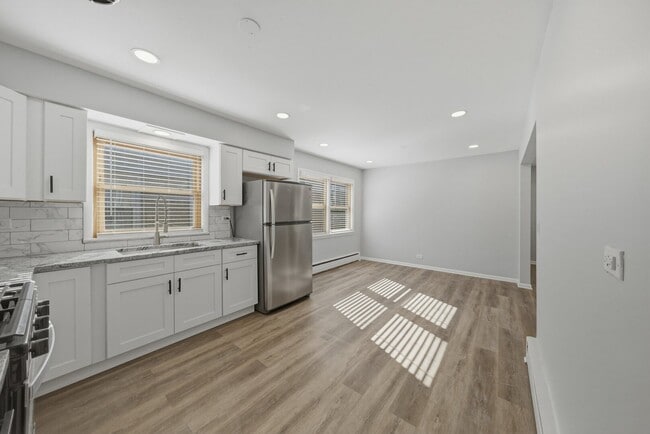 Building Photo - 2705 N Sayre Ave