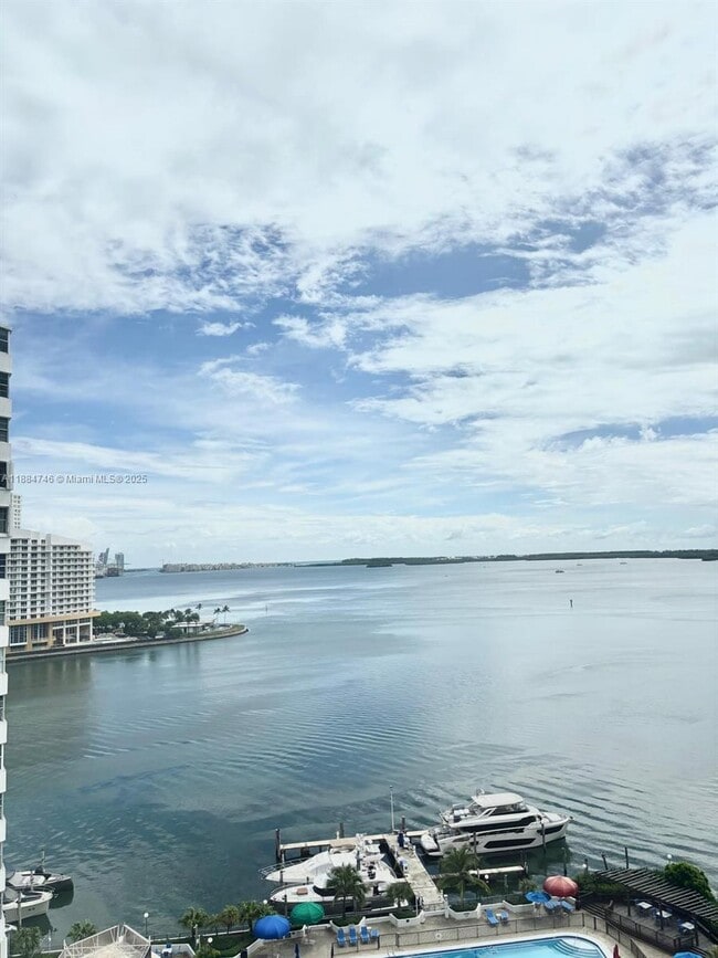 Foto del edificio - 999 Brickell Bay Dr