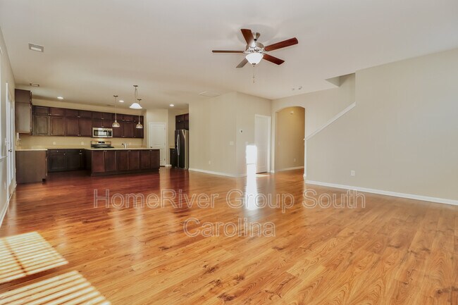 Building Photo - 517 Man O War Ln