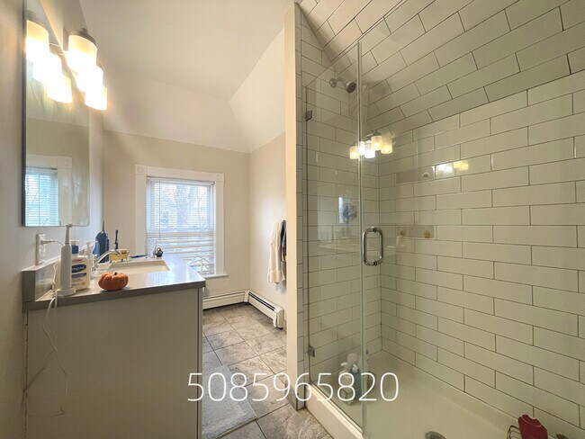 Foto del edificio - 66 Englewood Ave