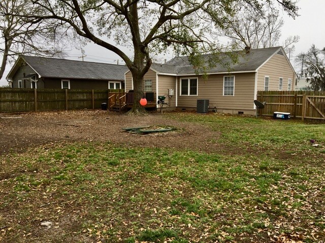 Building Photo - 1073 Lockhart St