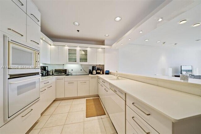 Foto del edificio - 201 Crandon Blvd