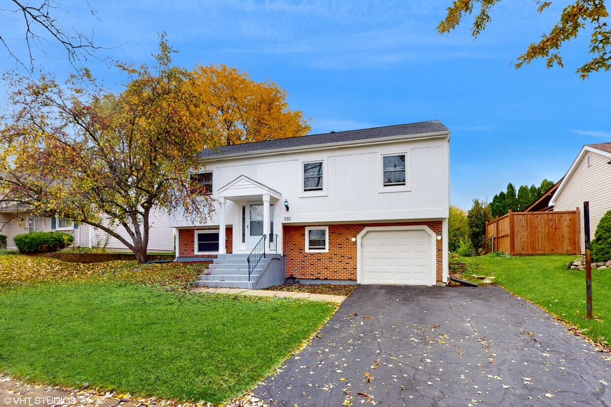 Primary Photo - 985 Stuart Dr